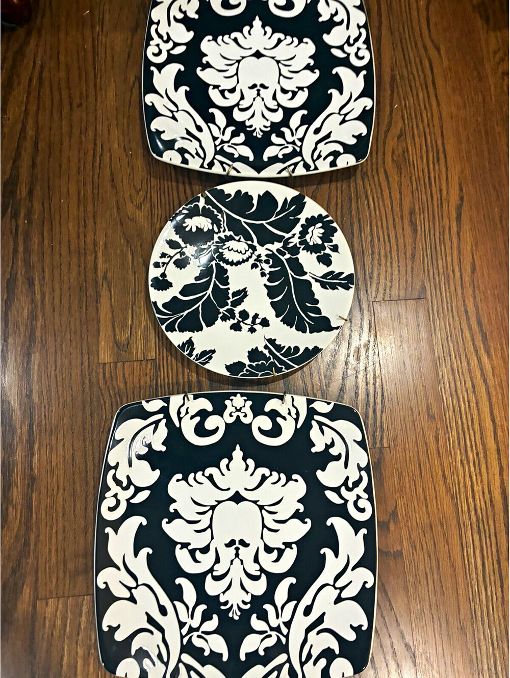 Roscher Damask Collection Stoneware Plates Set of 3, Black/White, MW/DS Safe